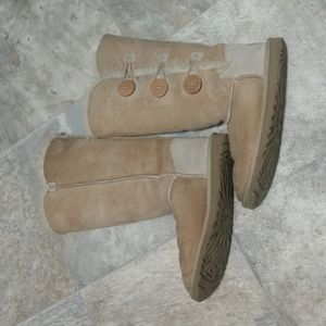 UGG Bailey Button Triplet in Cream